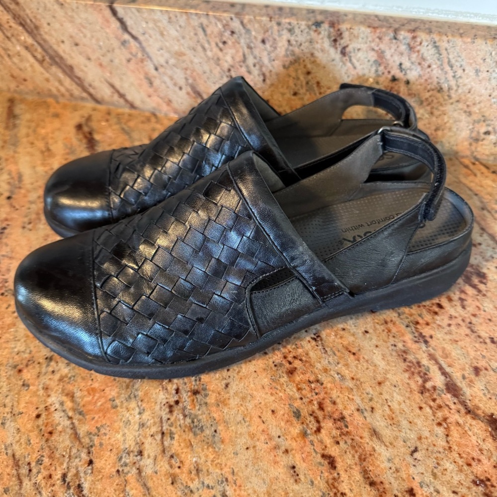 SOFTWALK Size 10.5 Women’s Comfort Black Slingback with Leather Upper